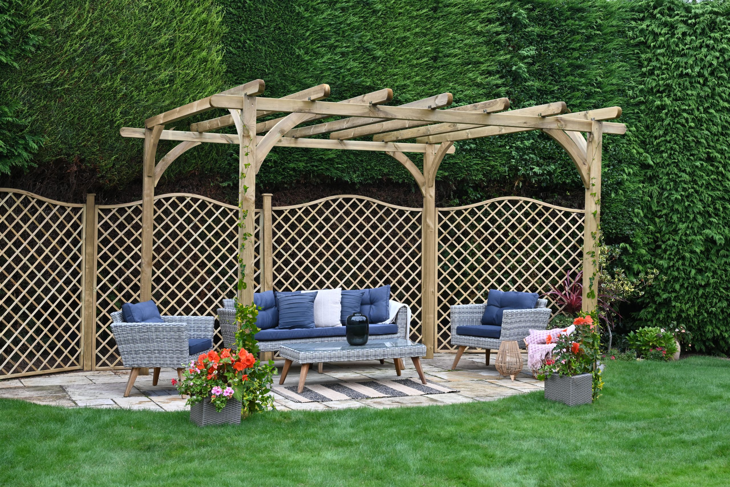 Aluminium Pergola für mehr Schatten und Komfort