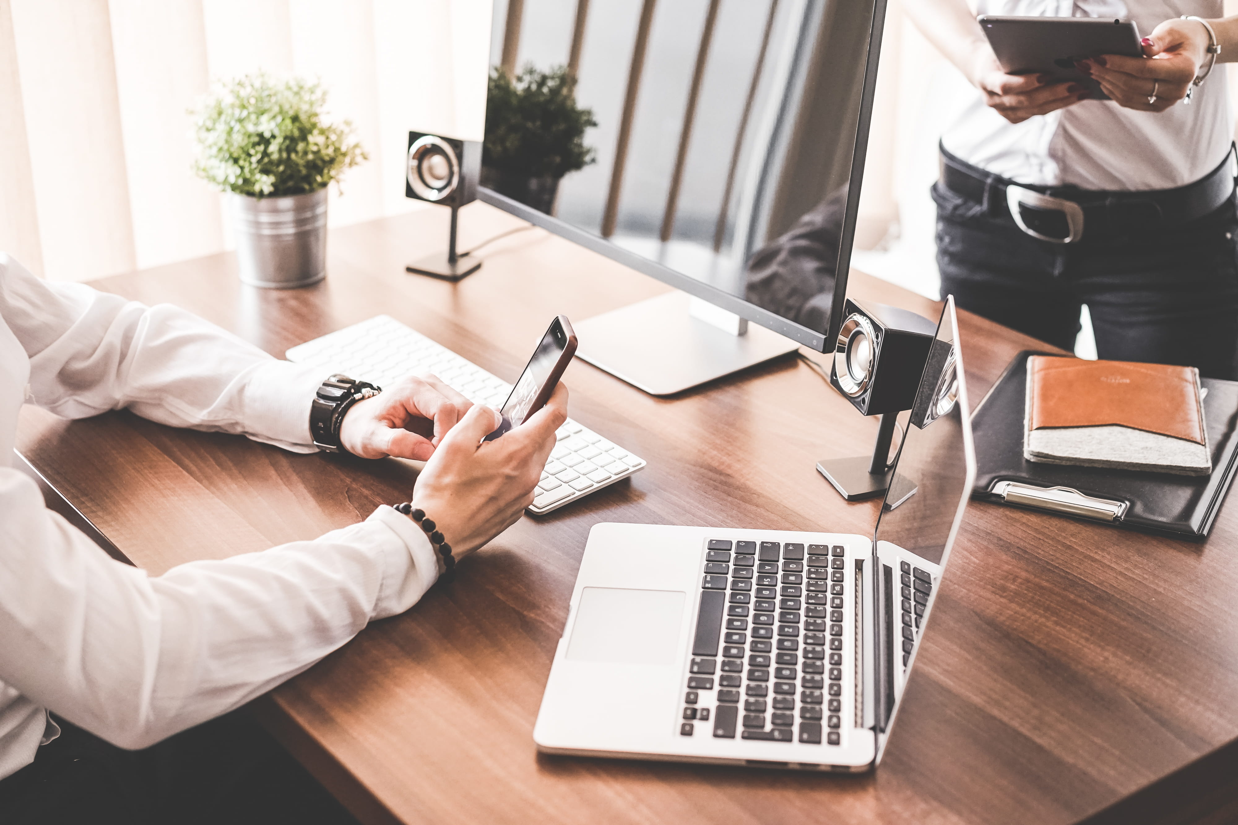 Compare business mobile deals UK and Save on Monthly Business Costs